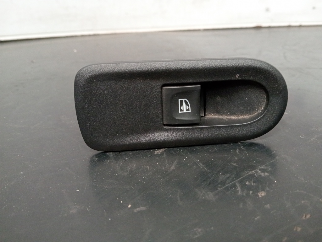 MANDO ELEVALUNAS DELANTERO DERECHO